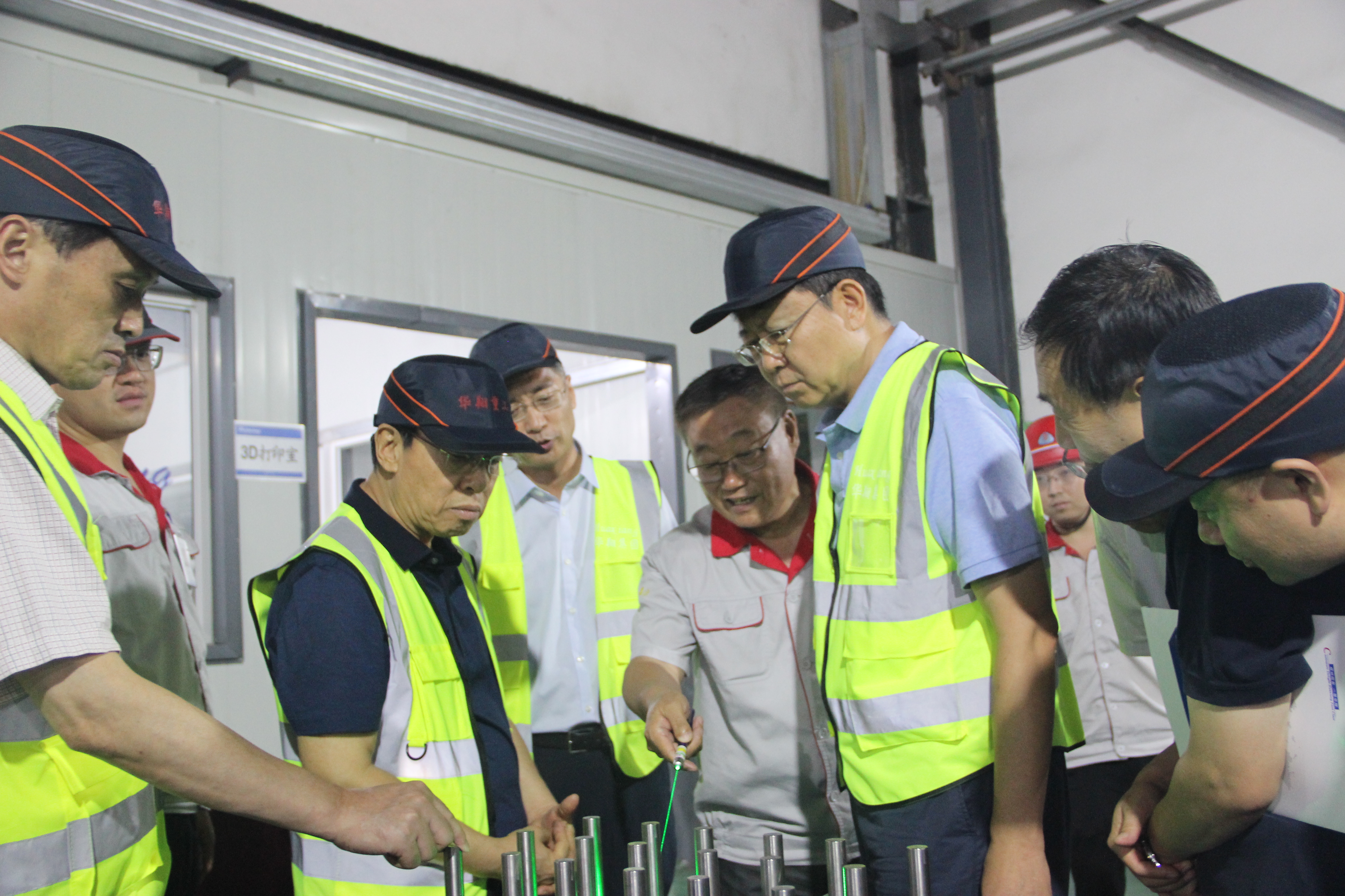 山西省人民政府原副省長、中國生產(chǎn)力學(xué)會會長、山西省資源型經(jīng)濟轉(zhuǎn)型促進會總顧問牛仁亮一行蒞臨我司調(diào)研